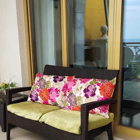 In Arcadia Palace With Sea View!