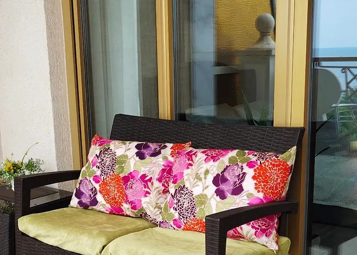 In Arcadia Palace With Sea View!